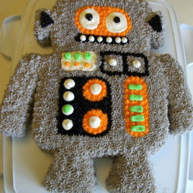 Robot BIrthday Party – Part I (The Cake)