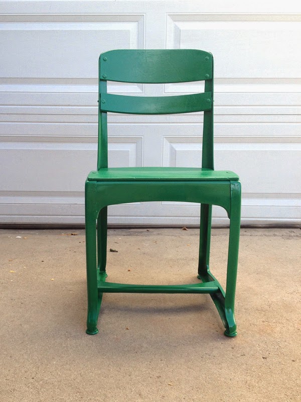 https://oleanderandpalm.com/wp-content/uploads/2014/07/kelly-green-chair-1.jpg