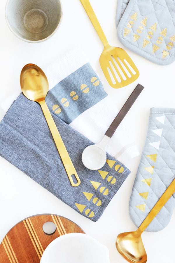 Add style to kitchen linens with the Cricut Gold for JoAnn