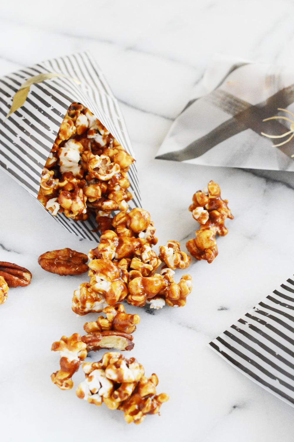 Pumpkin Spice Caramel Corn wih Pecans