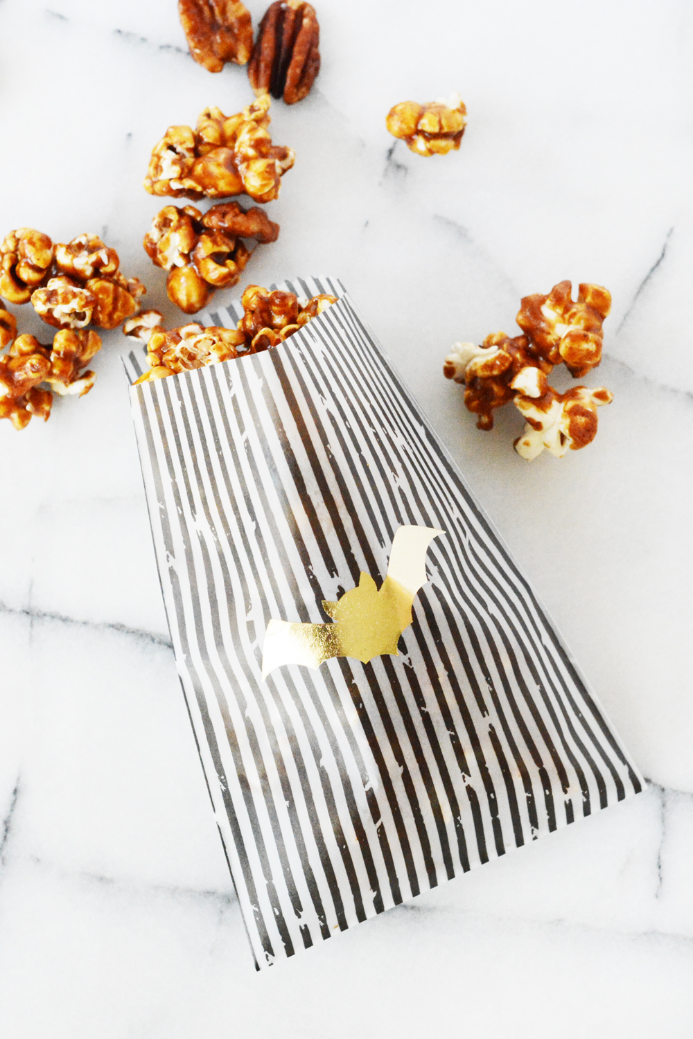 Pumpkin Spice Caramel Corn wih Pecans